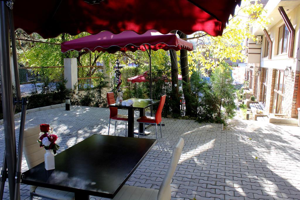 Roses Garden Hotel Тбилиси Экстерьер фото